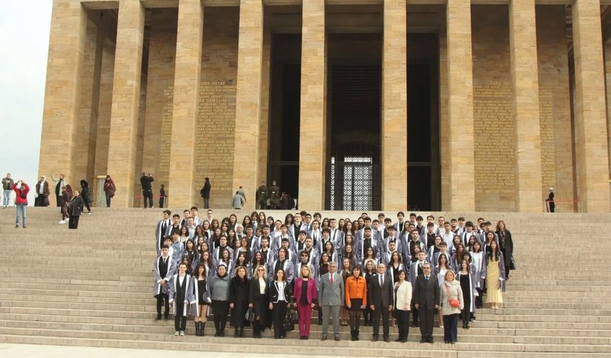 Hacı Ömer Tarman Anadolu Lisesi Öğrencileri ATA huzurunda