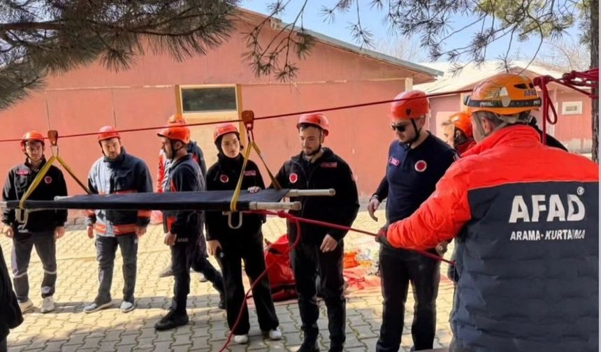 İtfaiyeciler Yetiştiriliyor