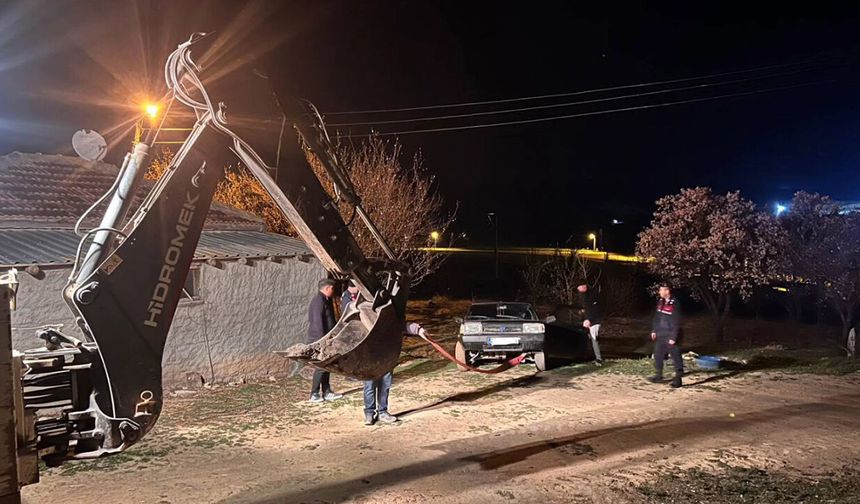 Yenifakılı'da mahsur kalan vatandaşlar kurtarıldı
