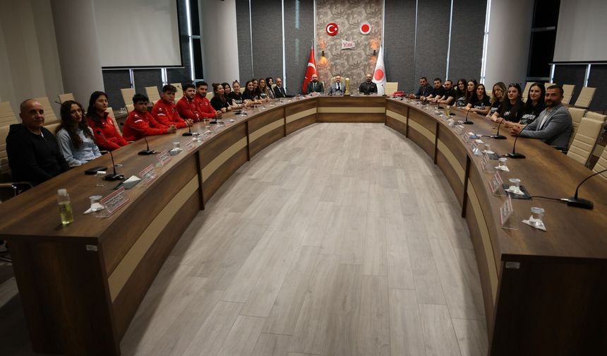 Başarılarını Kutladı