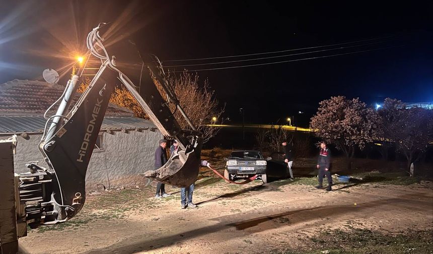 Yozgat’ta Mahsur Kalan Araç Kurtarıldı: 2 Kişi Güvenle Çıkarıldı