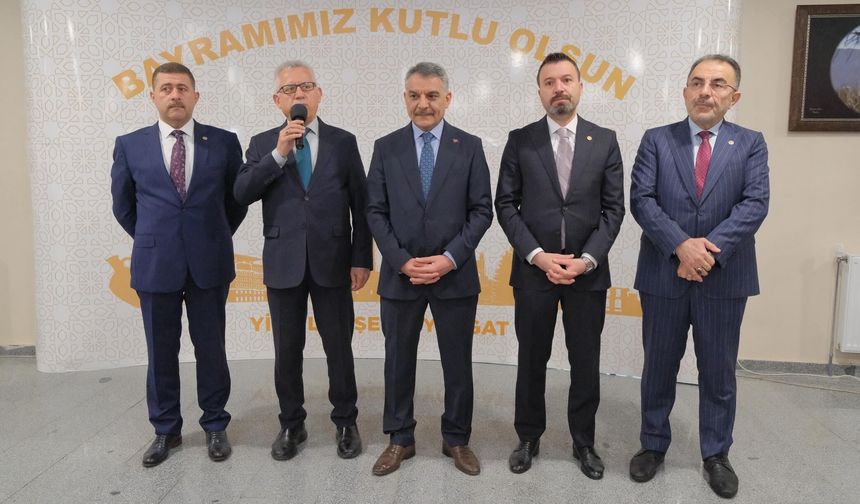 Bayramlaşma geleneği sürüyor