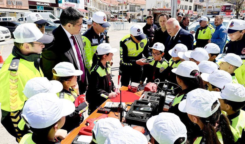 Akdağmadeni’nde Trafik ve İlk Yardım Haftası Etkinliği: Öğrencilere Farkındalık Eğitimi