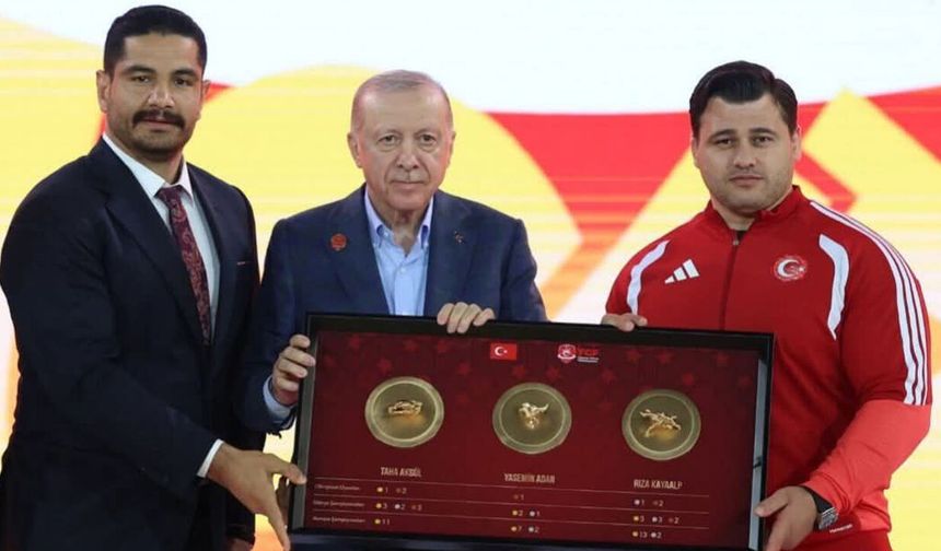 Türk Güreşinde Tarihi Buluşma: Şampiyonlar Erdoğan ile buluştu