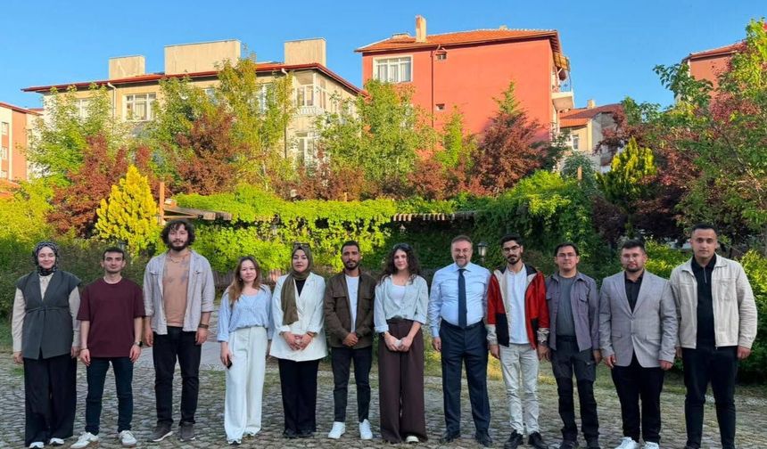 Öğrencilere mangal yaptı
