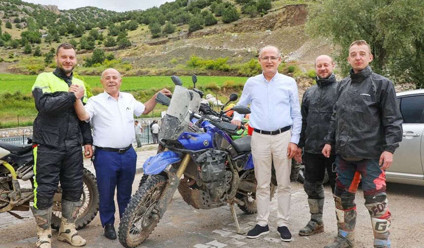 Binlerce kilometre uzaktan geldiler..