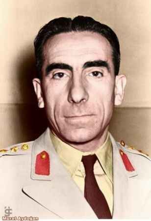 Türk Dünyası’nın Bilge Lideri Başbuğ Alparslan Türkiye, vefatının 26’ncı yıl dönümünde dualarla anılıyor.