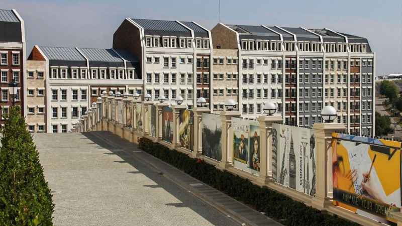 <p><span>Sanatın ve müziğin sokaklara taştığı, her adımda farklı bir melodinin duyulduğu bu bölgede, ziyaretçiler kendilerini adeta bir Avrupa şehrinde hissediyorlar.</span></p>