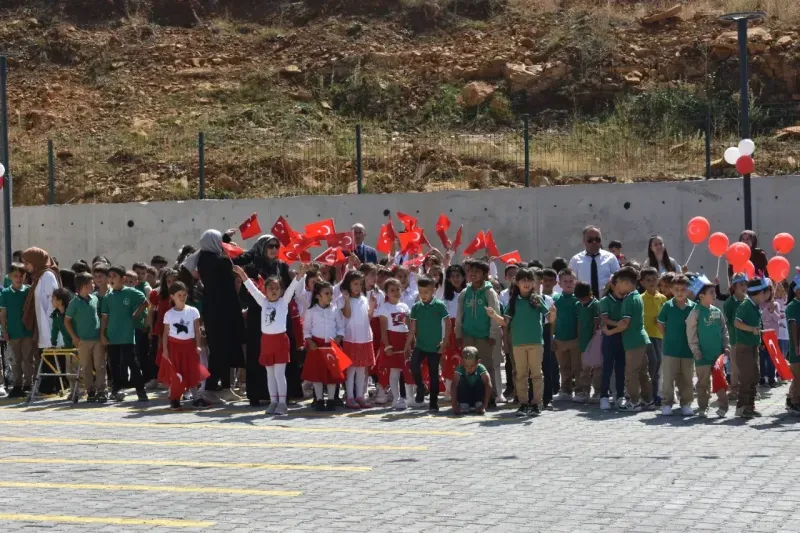 <p>Yozgat’ta yeni eğitim öğretim yılına 453 okul, 65 bin 305 öğrenci ve 4 bin 500 öğretmenle başlanırken, tüm şehirde eğitim heyecanı dorukta yaşanıyor.</p>