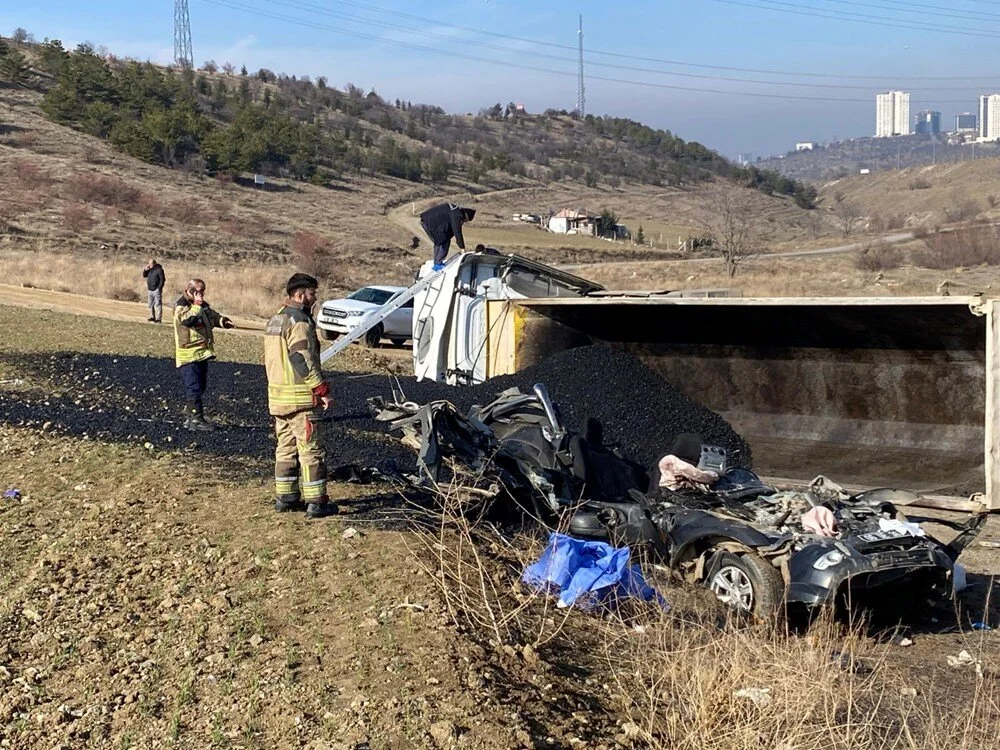 Ankara’da Zift Yüklü Kamyon Dehşet Saçtı Üç Belediye Personeli Hayatını Kaybetti (1)