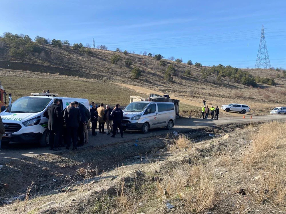 Ankara’da Zift Yüklü Kamyon Dehşet Saçtı Üç Belediye Personeli Hayatını Kaybetti (2)