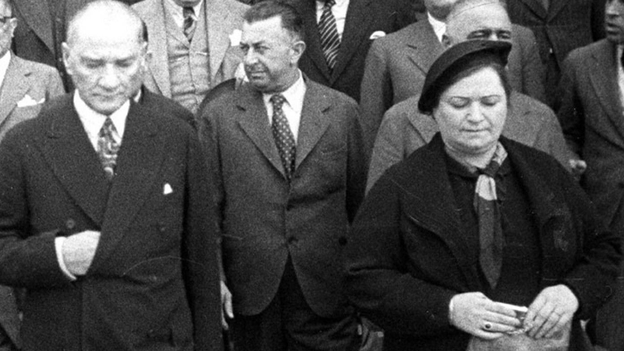 Ataturk Ve Makbule Hanim Kobi Yasam