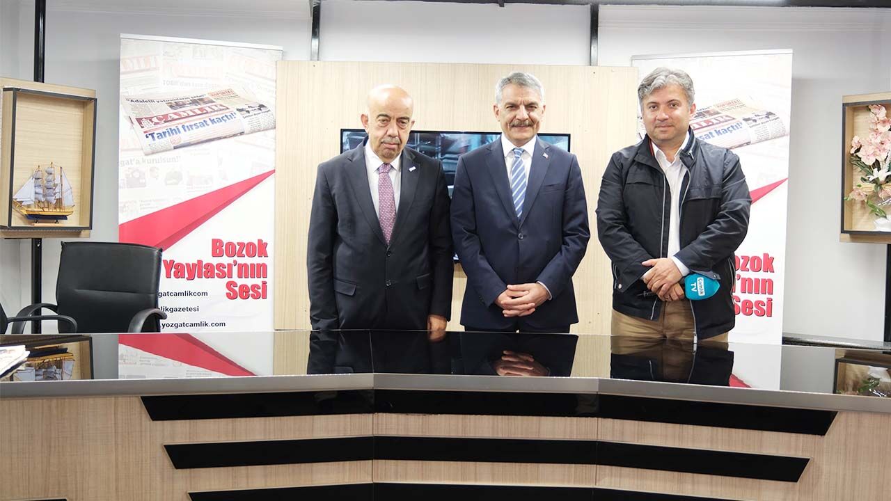 Vali Çamlık Gazetesi Ziyaret (3)