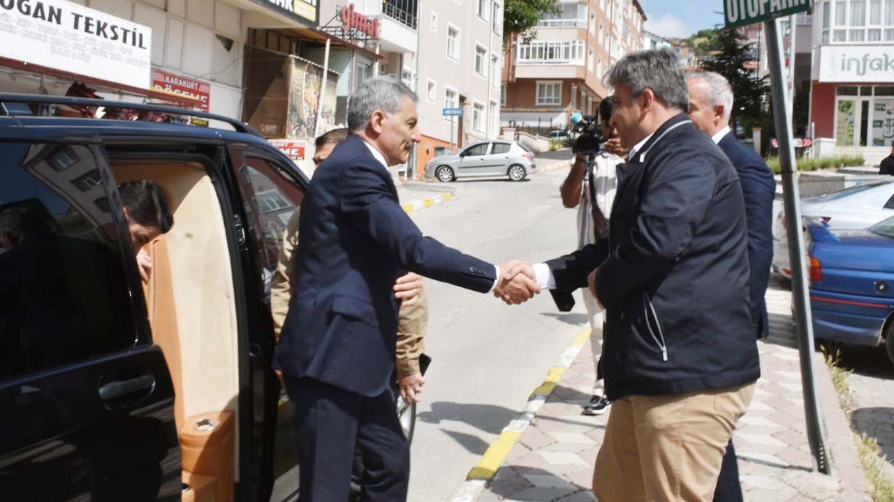 Vali Çamlık Gazetesi Ziyaret (5)