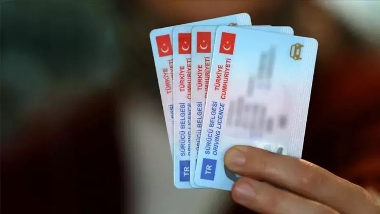 Ehliyetini Yenilemeyen 7.438 Tl Ödeyecek