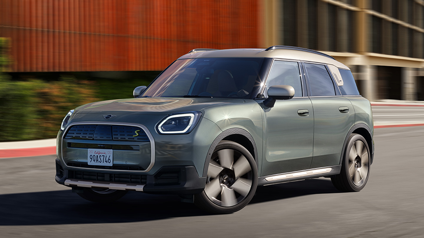 Mini U25 Countryman Charging