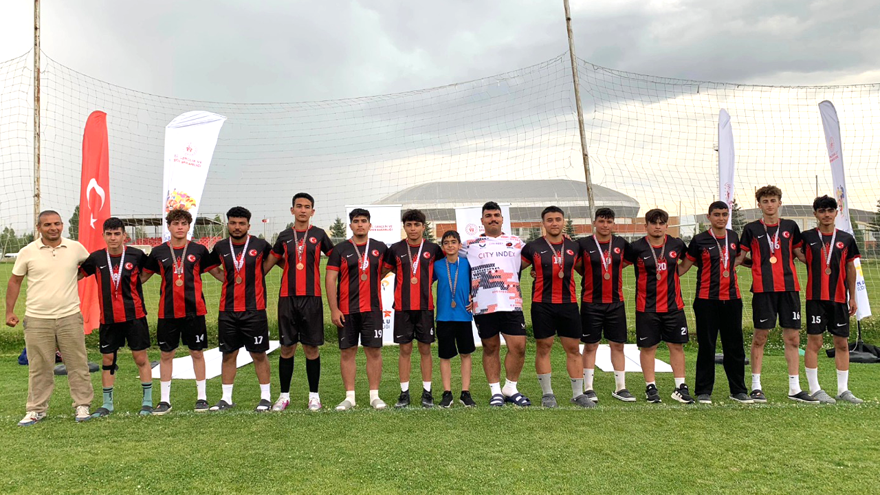 Ragbi̇ Takimi Üçüncü 1