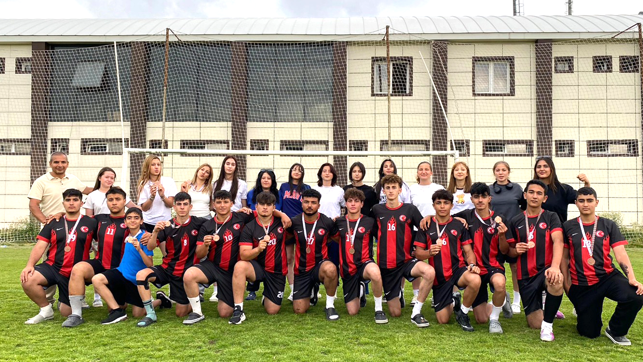 Ragbi̇ Takimi Üçüncü