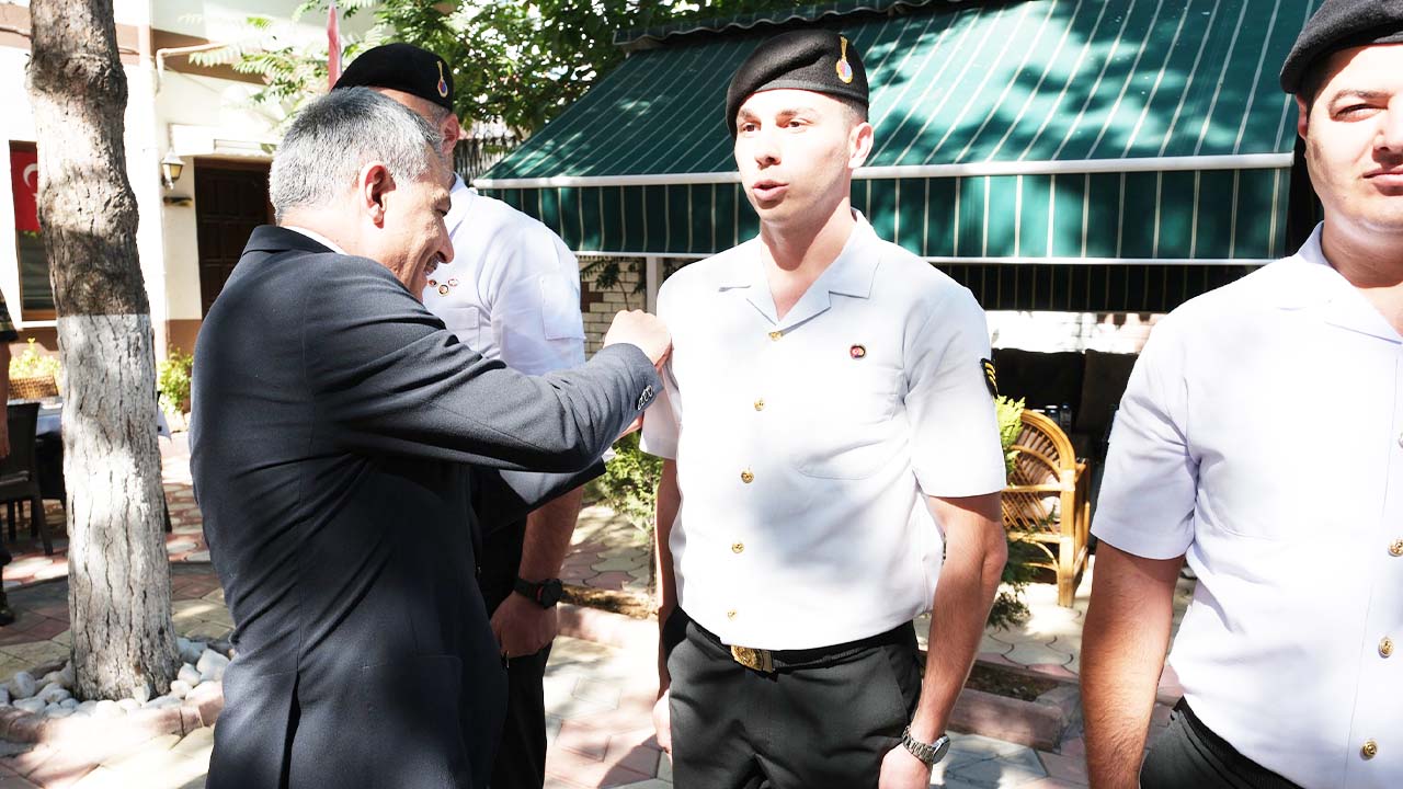 Vali Terfi Komutan (1)