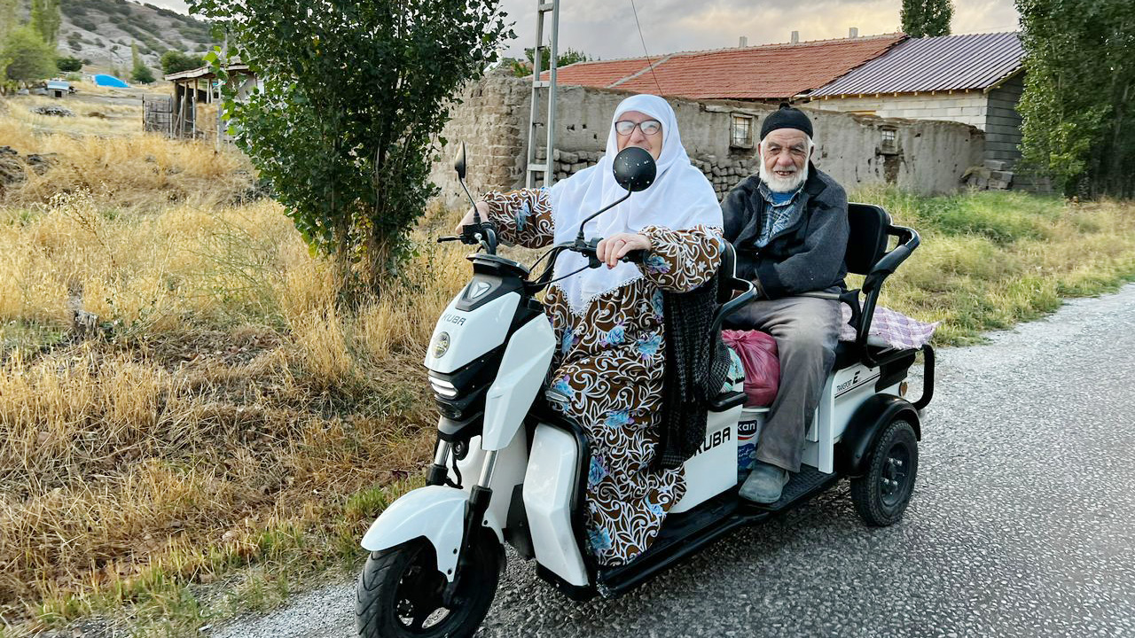 80 Yaşında Direksiyon Başında (3)