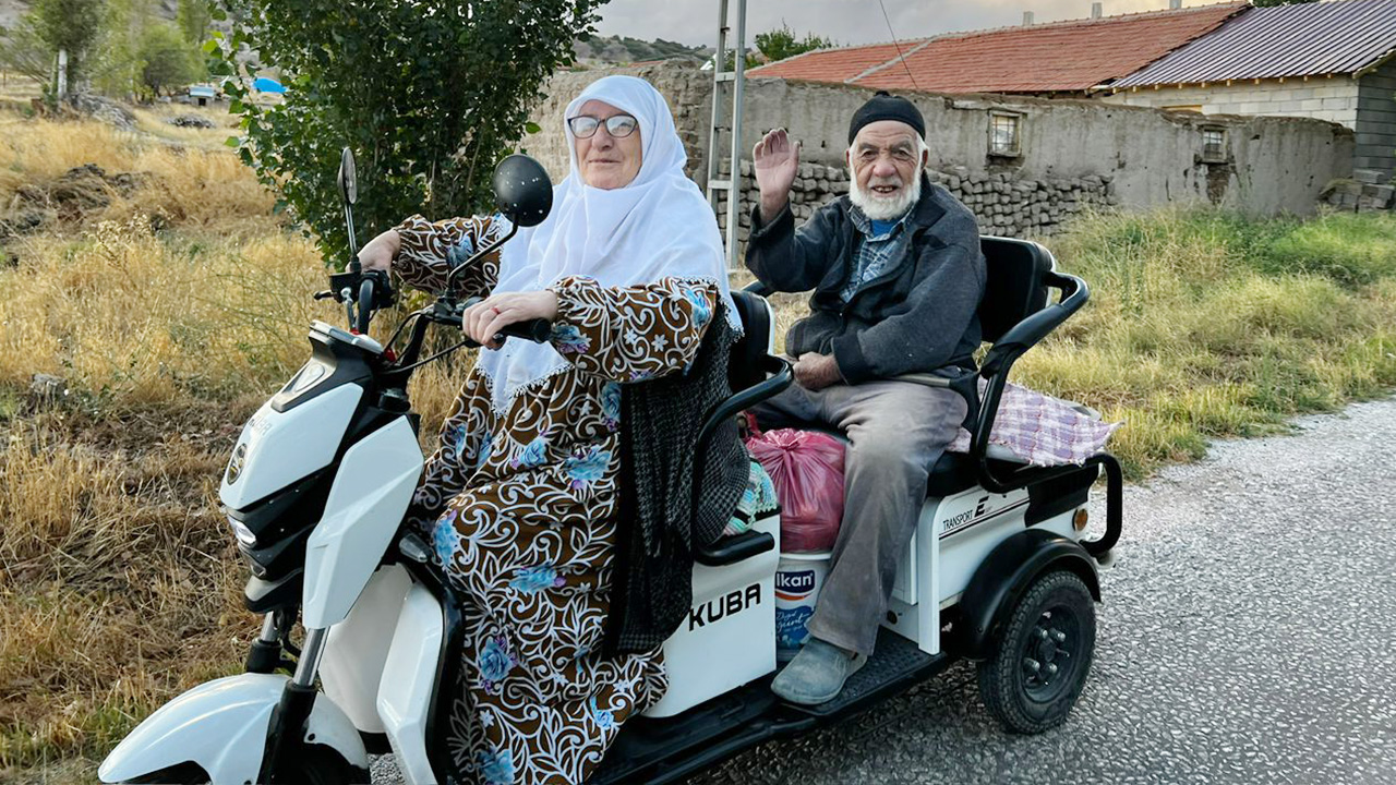 80 Yaşında Direksiyon Başında (4)