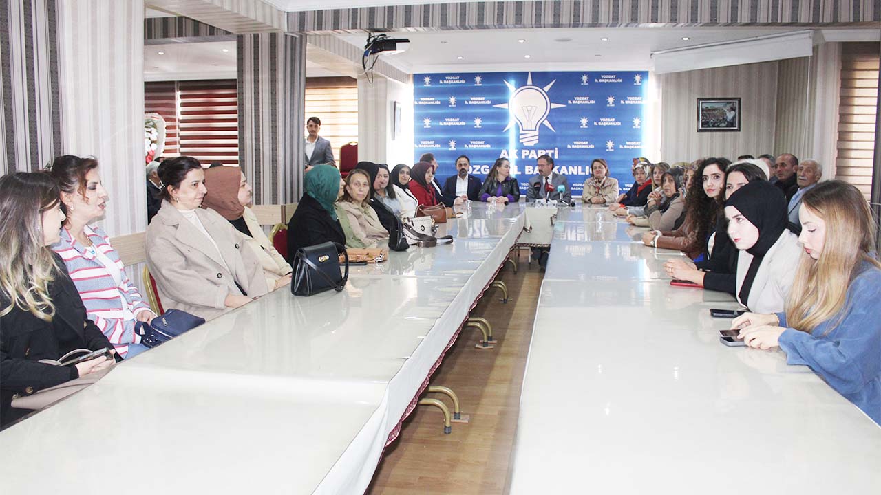 Ak Parti Kadın Kolları Yönetim (4)