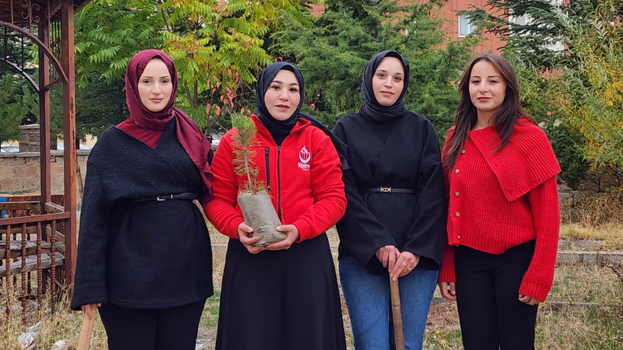 Alperenler Fidan Dikmimi 1