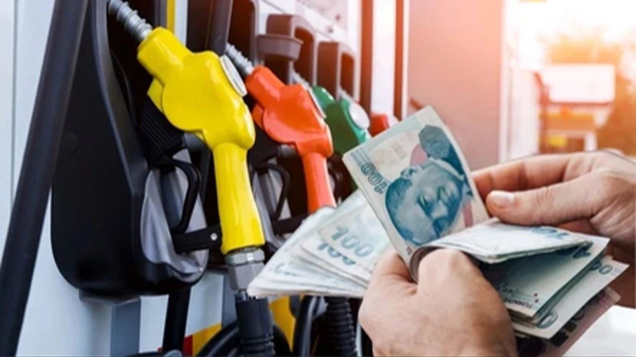Benzine Gece Yarısı Zam Sürprizi