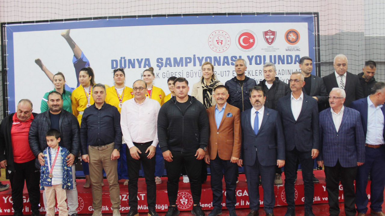 Güreş Müsabakalerı (6)