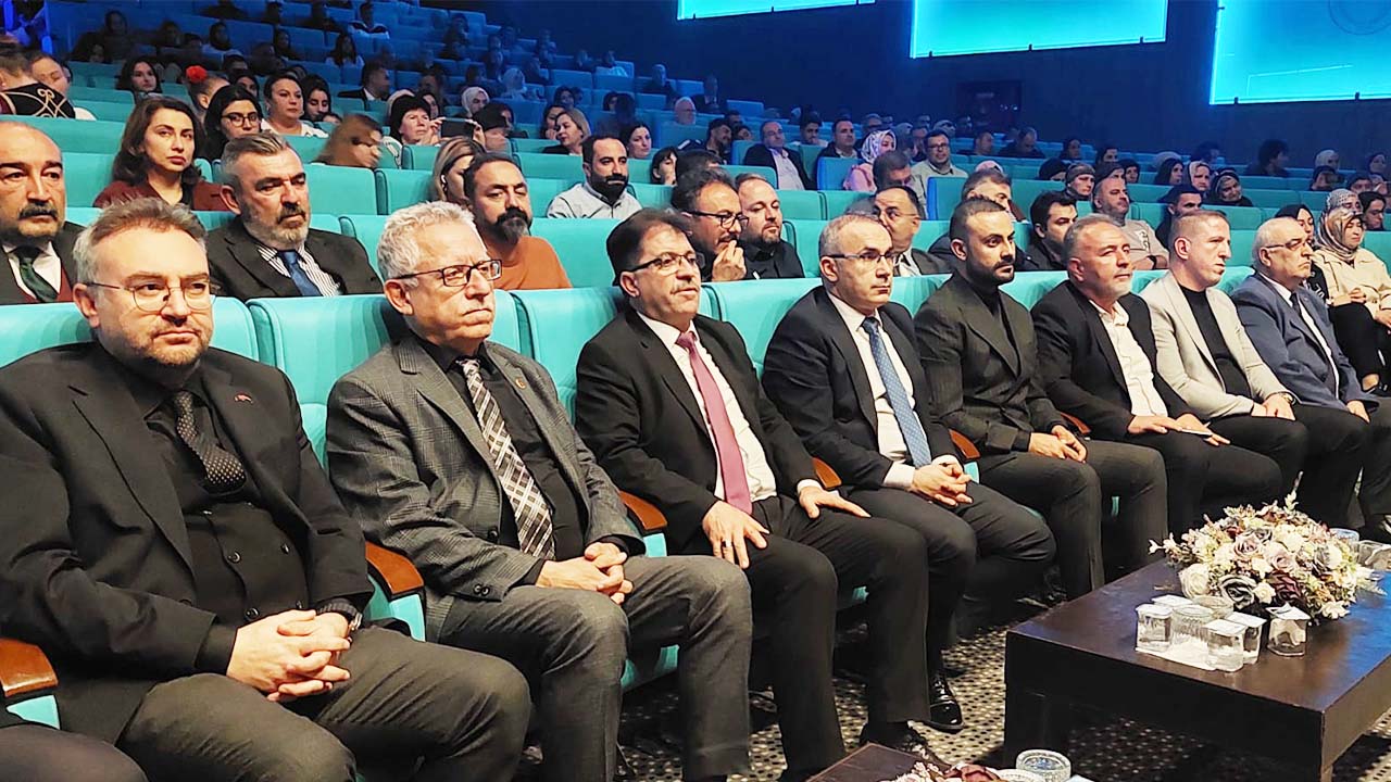 Halk Oyunları Şenliği Üni (1)