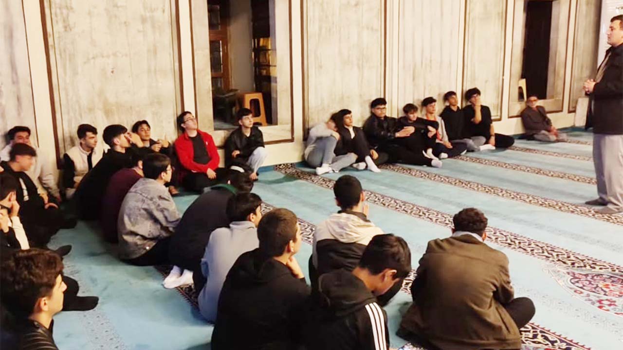 Şehitler Fen Lisesi Sabah Namazı (2)