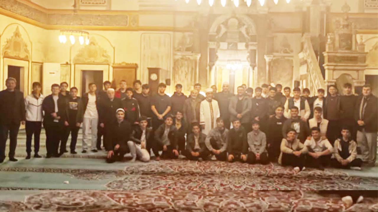 Şehitler Fen Lisesi Sabah Namazı (3)