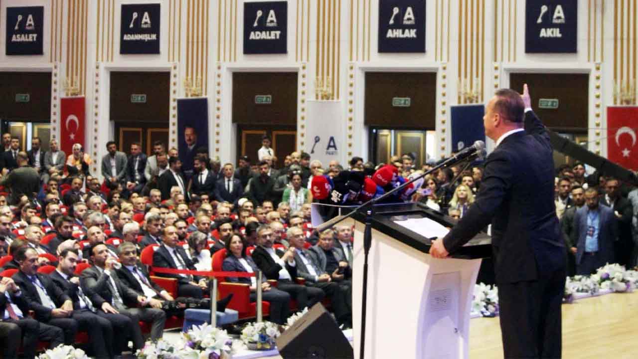 Anahtar Parti 1 Yaşında