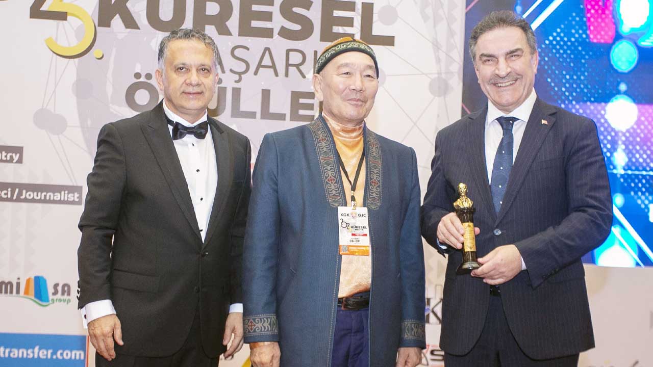 Zakir Avşar Anlamlı Ödül Kgk Alanya (01)