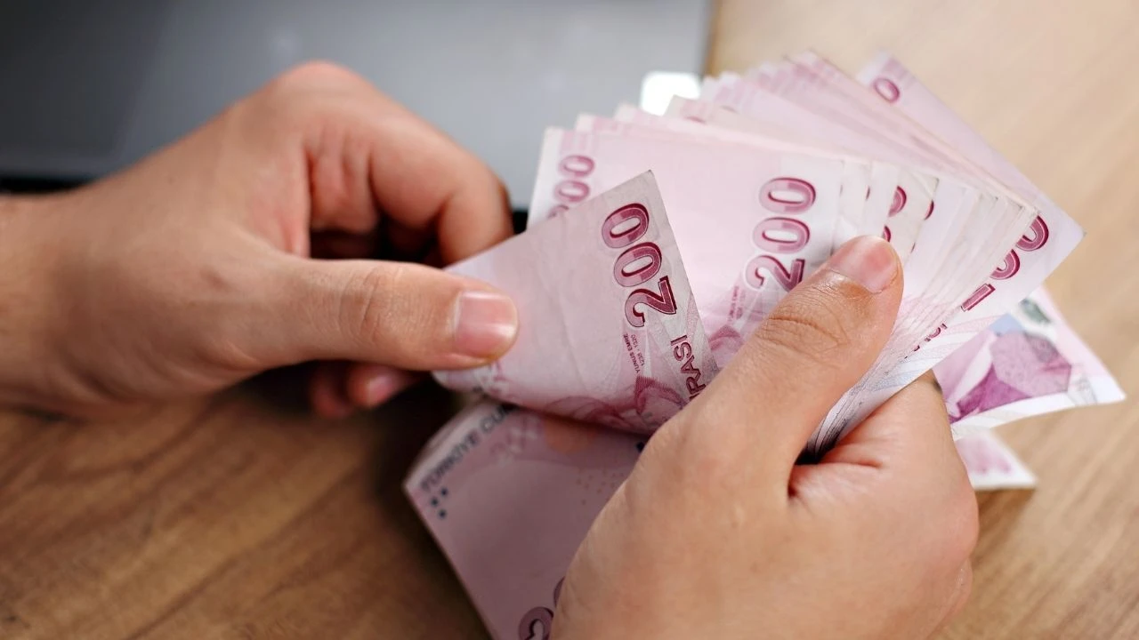 30 Bin Tl'lik Seyyanen Zam Teklifi Tepkiler Sonrası Geri Çekildi.