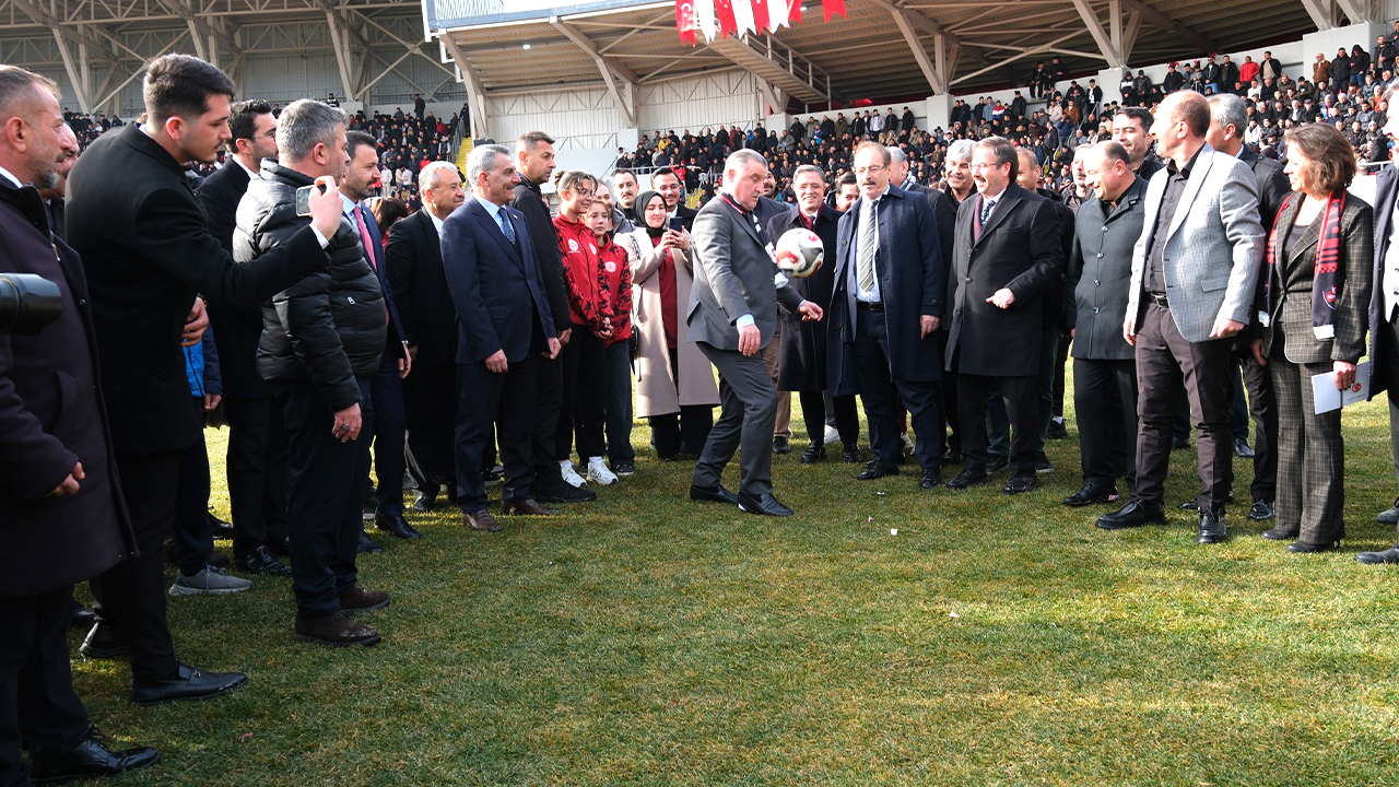 Bakan Bak'a Top Kri̇zi̇ (2)