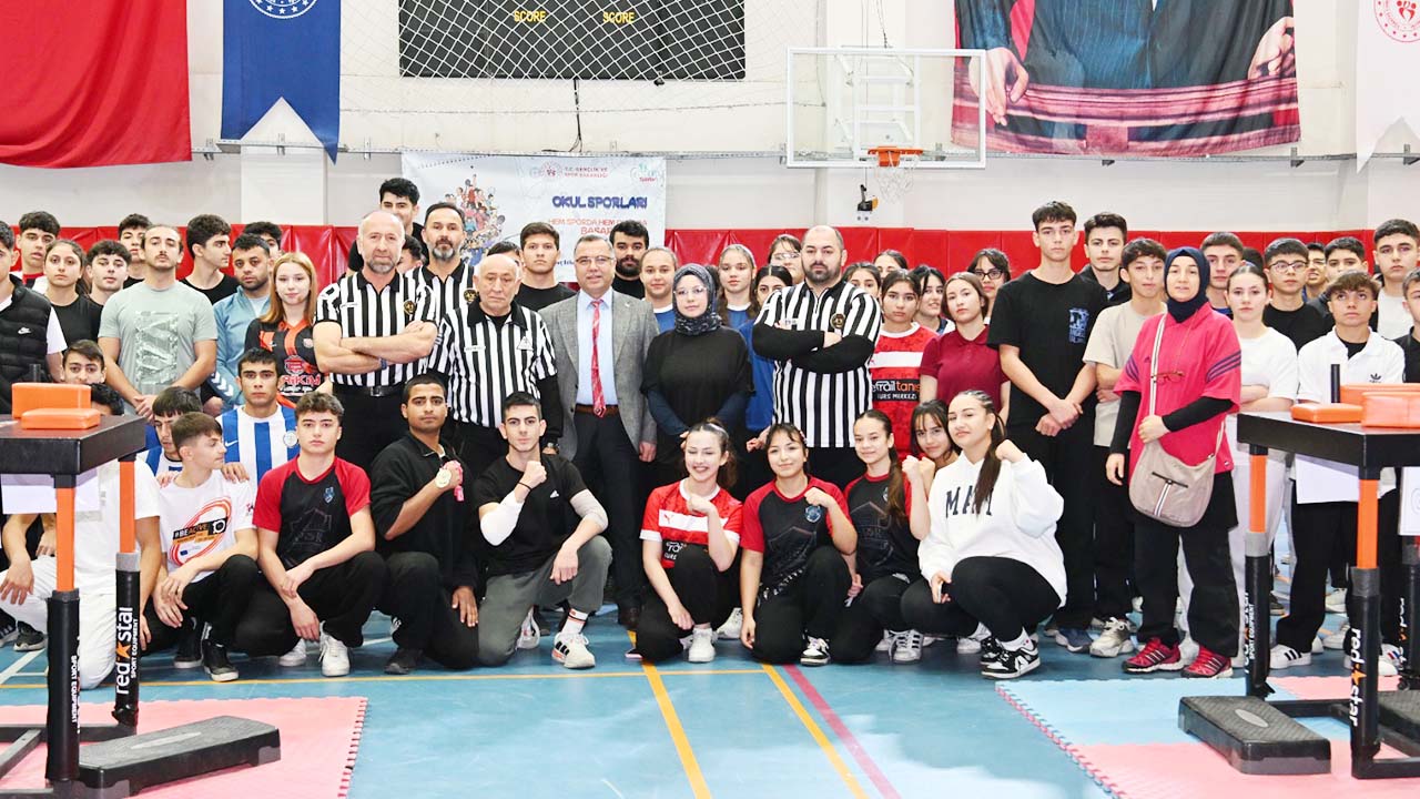 Bilek Güreşi Müsabaka (2)