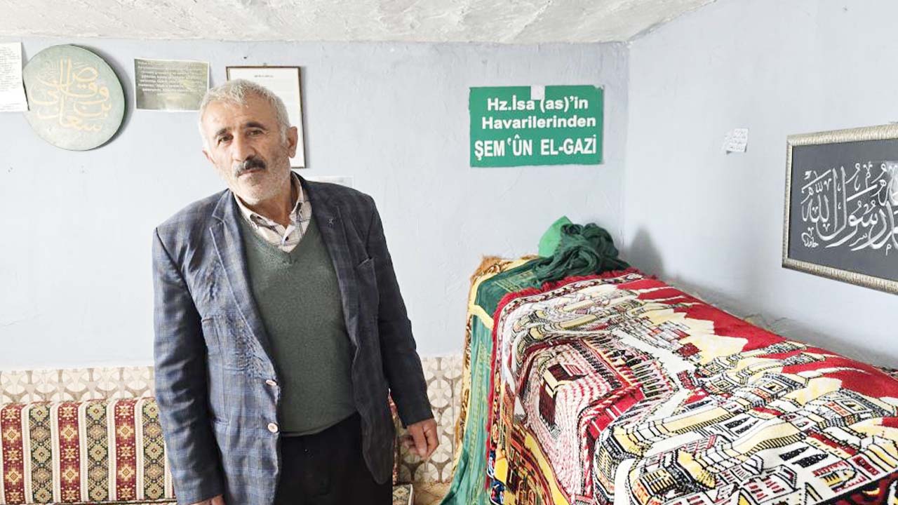 Kadışehri Türbe (1)