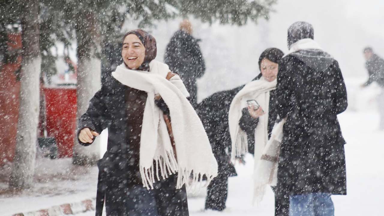 Yozgat’ta Kar Üniversiteye Huzur Kattı