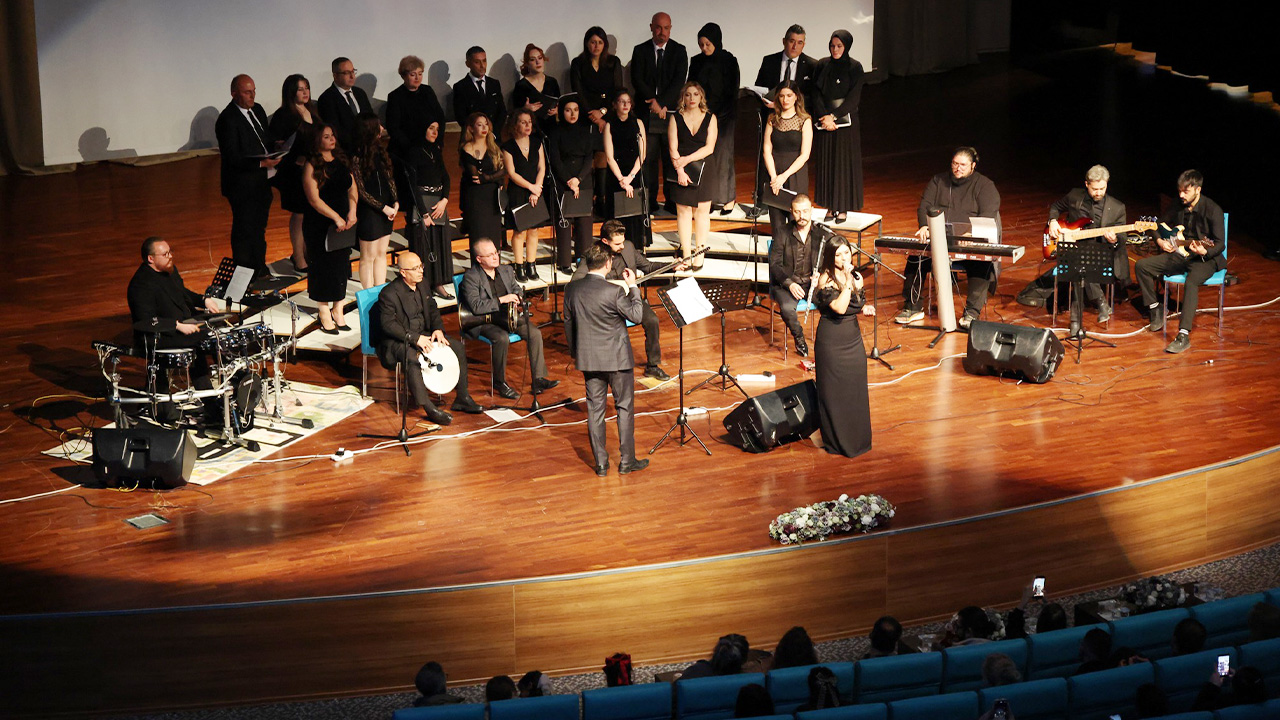 Nida Tüfekçi Koro (2)