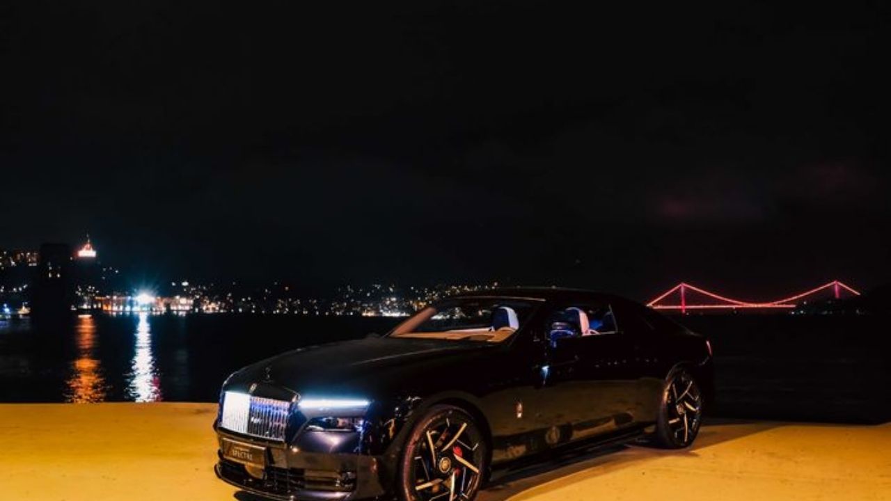 Rolls Royce Tarihinin En Güçlü Otomobili Türkiye’de Tanıtıldı-1