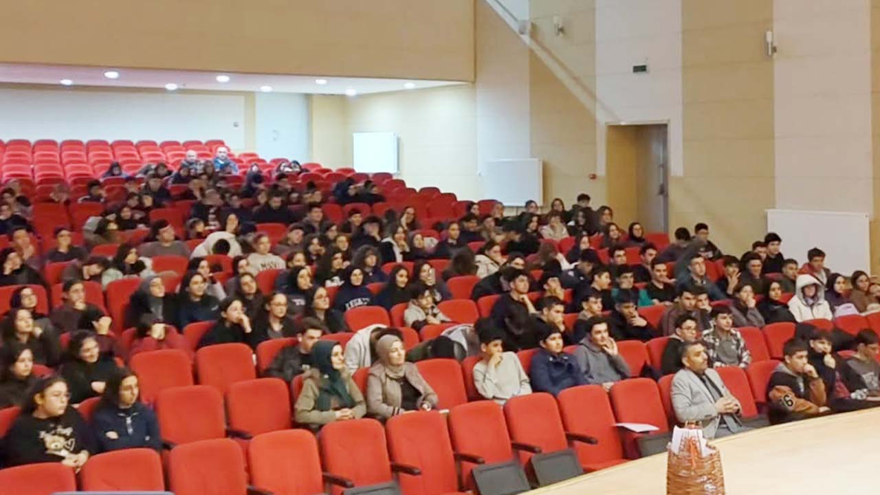 Şhitler Fen Lisesi Tiyatro (1)