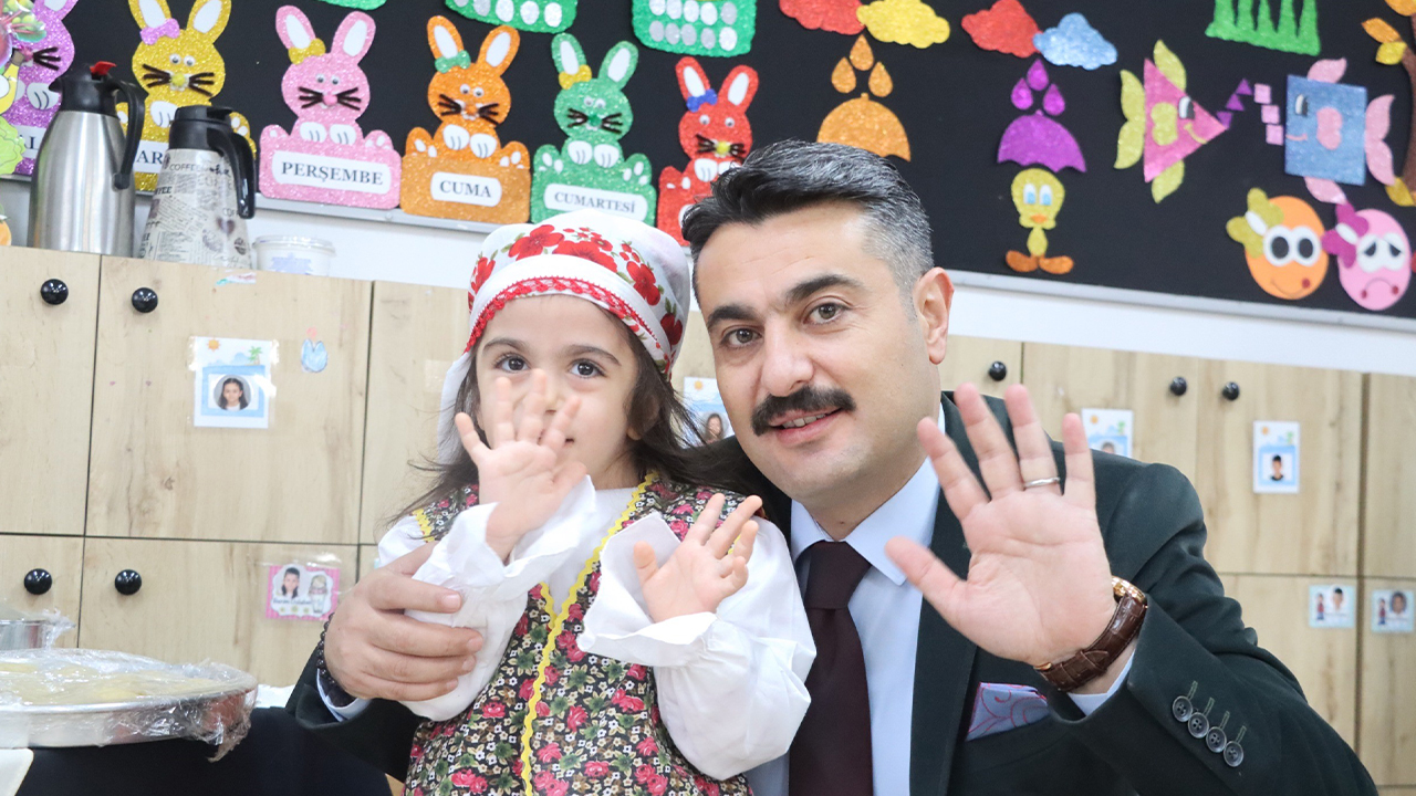 Yozgatli Müdürden Süt Ve Si̇mi̇t Dağitimi (3)