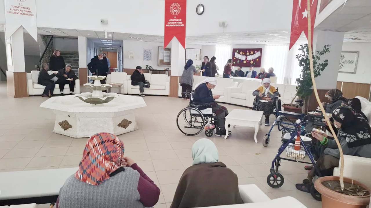 Aile Sosyal Doğum Günü Ulu Çınarlar (3)