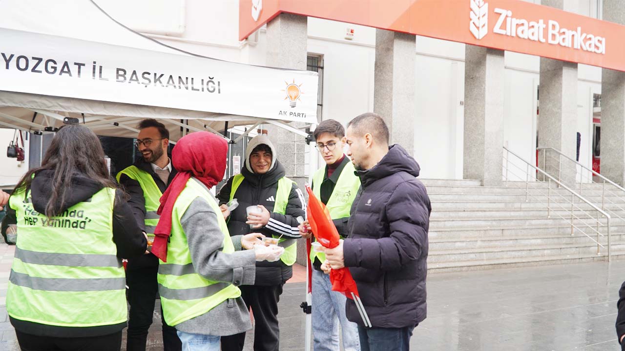 Ak Parti Tatlı Bayrak Ikramı (2)