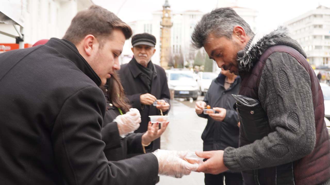 Ak Parti Tatlı Bayrak Ikramı (3)