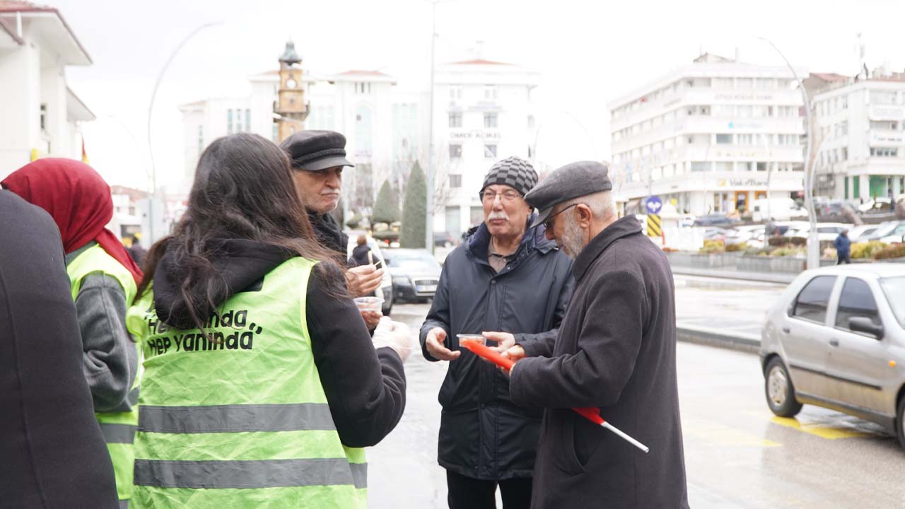 Ak Parti Tatlı Bayrak Ikramı (4)