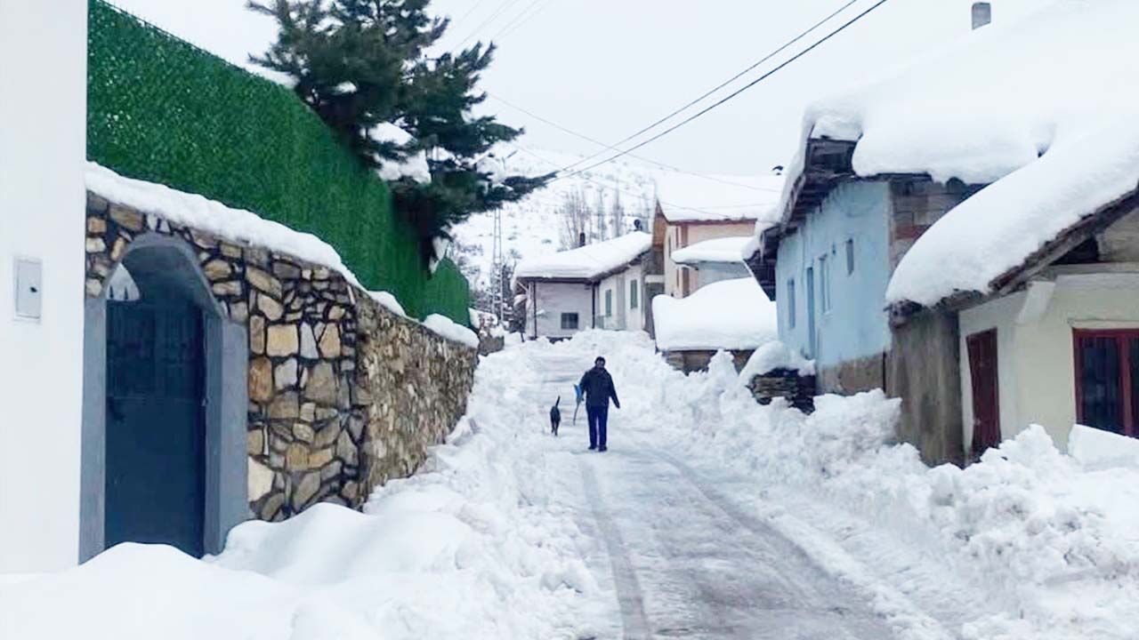 Çayıralan’ın köylerine kar düştü!