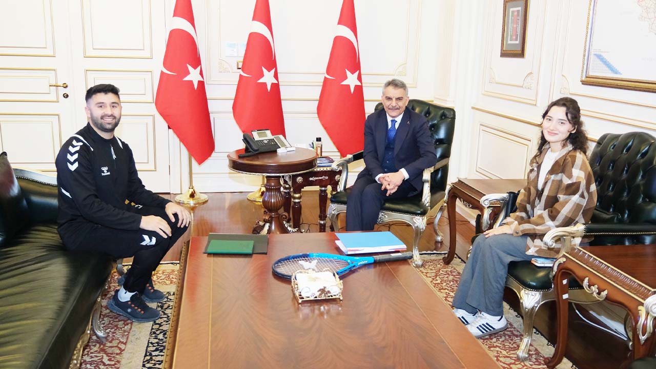 Tenis Akın Anlı Vali Özkan (1)