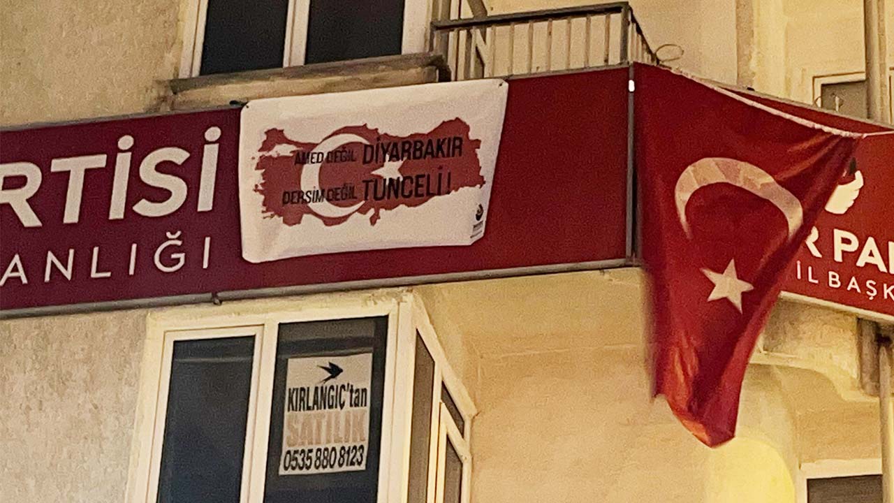 Zafer Partisi Pankart (1)